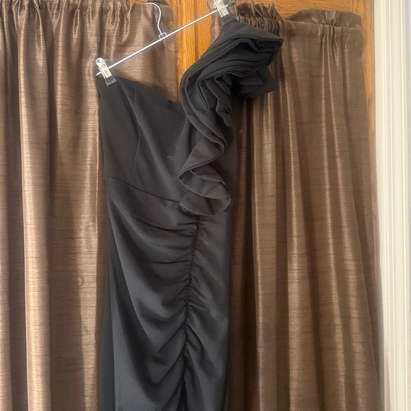 Elegant Black Evening Gown Emerald Sundae Juniors High-Slit Gown Black S Dress - Picture 9 of 11